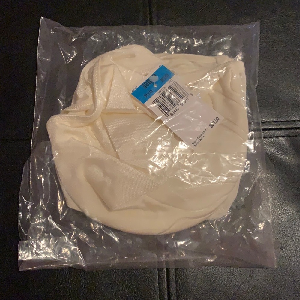 *NWT* Kohl’s 38 DDD white bra